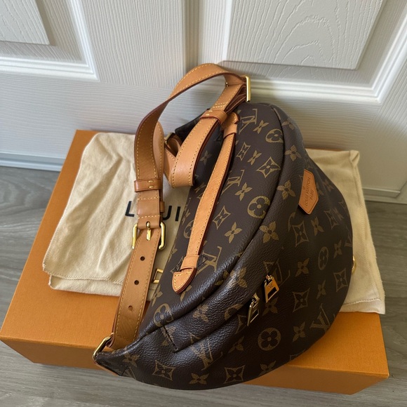 LOUIS VUITTON
Monogram Bumbag 
in Perfect Condition - Picture 4 of 8